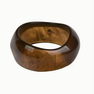 Chic Marbled Brown Resin Bangle